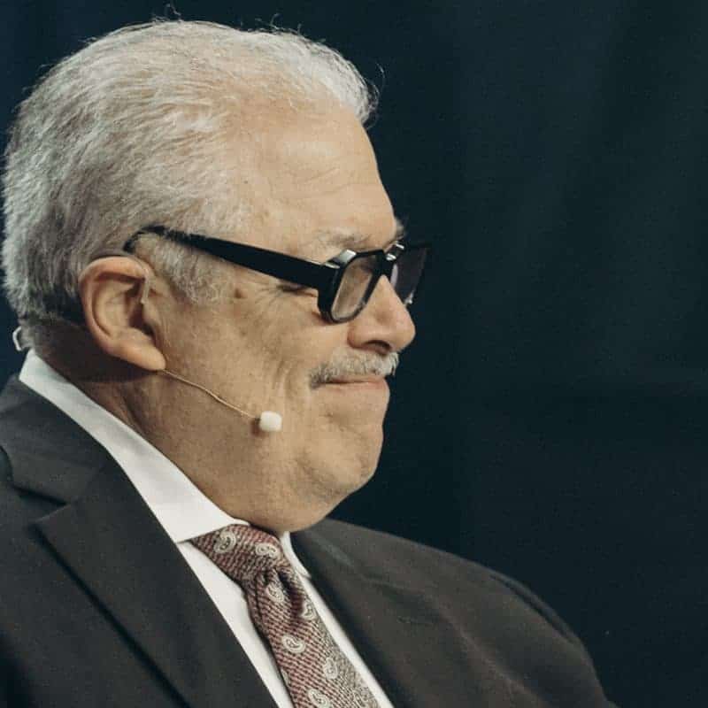 Shelden Smollan speaking at an Experior event.